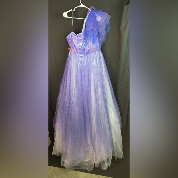 Mac Duggal 20377 NWOT  Size 14 GLITTER OMBRE RUFFLED ONE SHOULDER BALLGOWN - Picture 6 of 7